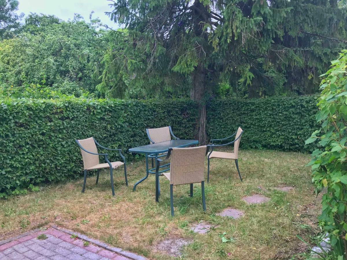 Kleine Reetgedeckte Doppelhaushaelfte In Idyllischer Lage Nardevitz Exterior foto